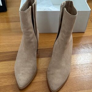 Elegant Tan Women's Ankle Boots